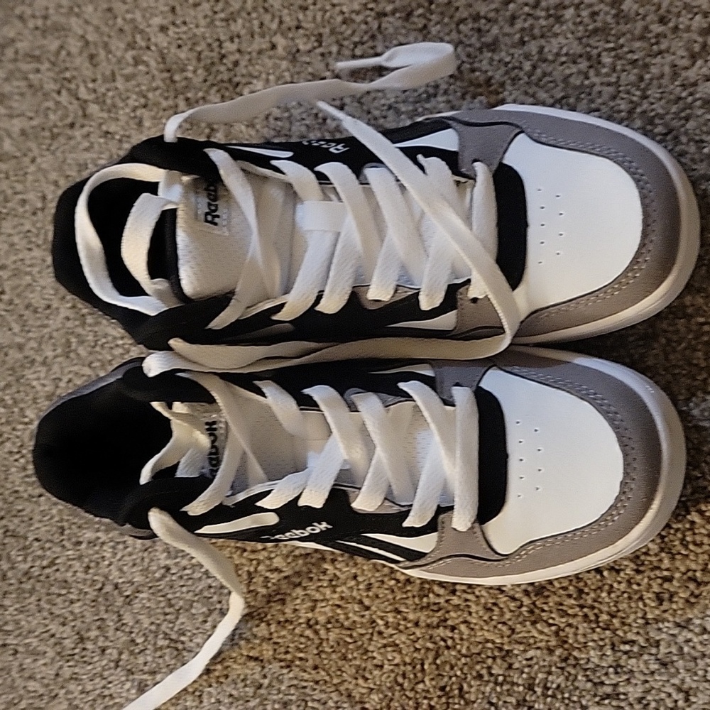 Shoes - Picture 2 of 4